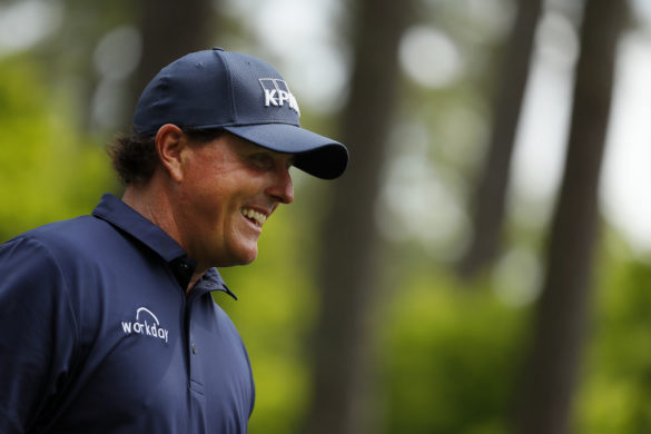 Primo piano per Phil Mickelson: per lui due terzi posti consecutivi, nel Saudi International in Arabia Saudita (European Tour) e nell'AT&T di Pebble Beach (PGA Tour).