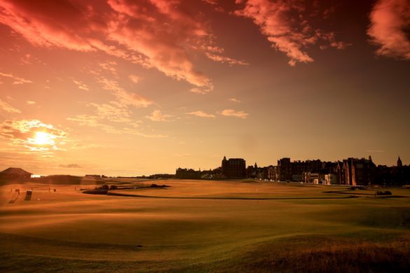 Un magnifico tramonto sui fairway dell'Old Course di St Andrews