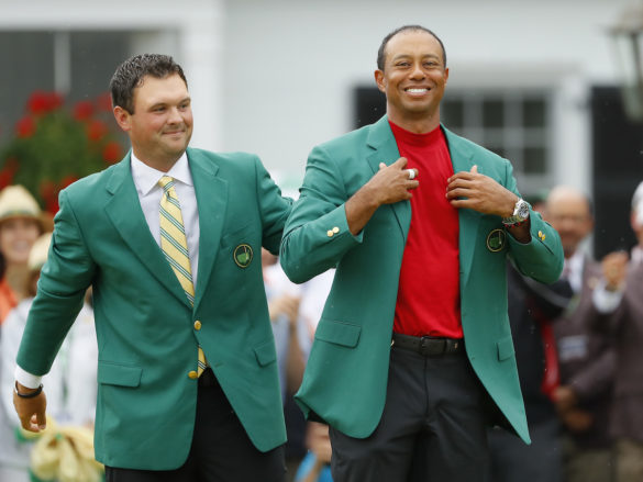 Patrick Reed ha appena aiutato Tiger Woods a indossare la sua quinta Giacca Verde, per il 15° successo del fuoriclasse americano in un major