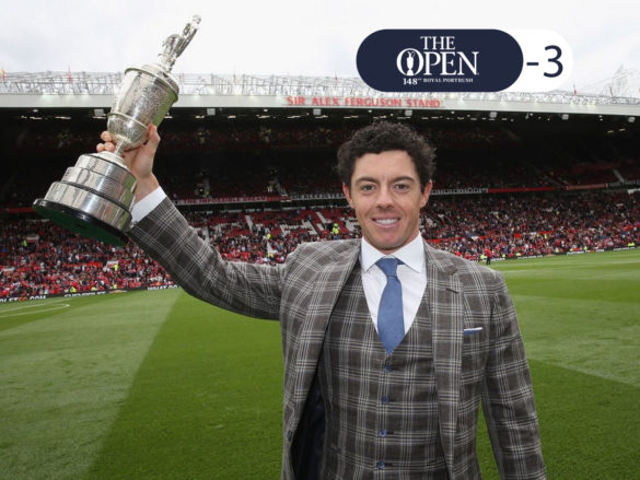 Rory McIlroy, grande tifoso del Manchester United, con la Claret Jug all'Old Trafford, dopo il successo nell'Open Championship del 2014