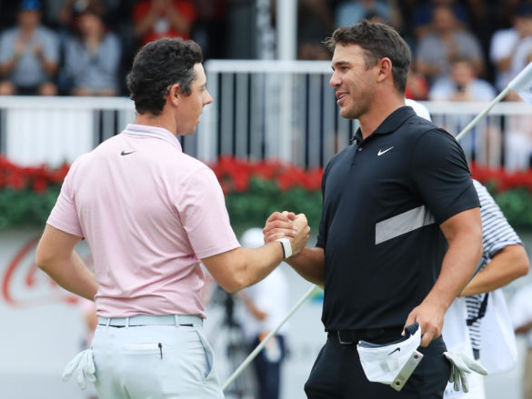 I complimenti di Brooks Koepka a Rory McIlroy, dopo la vittoria del campione nordirlandese nel Tour Championship disputato ad Atlanta