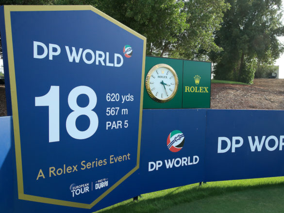 Il tee della buca 18 al DP World Tour Championship di Dubai, in programma da giovedì 21 novembre al Jumeirah Golf Estates