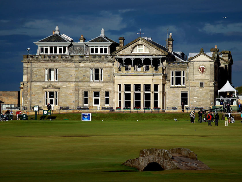 Una birra con vista sull’Old Course di St. Andrews