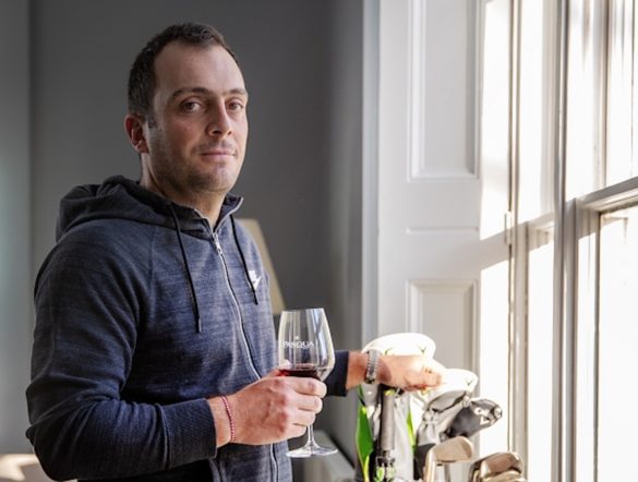 Francesco Molinari brinda al suo nuovo sponsor, la cantina veronese Pasqua