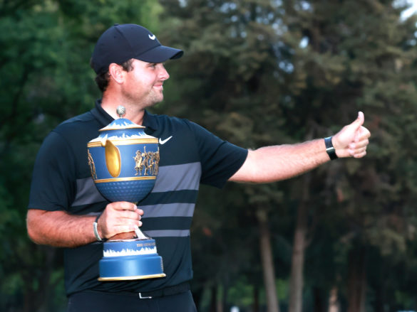 Patrick Reed con la coppa del WGC Mexico Championship 2020 (Hector Vivas/Getty Images)