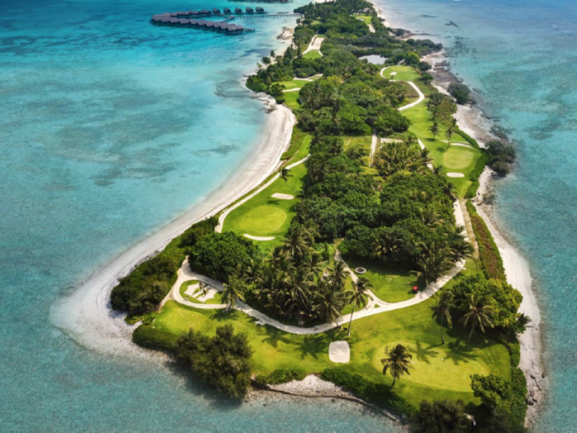 Alle Maldive con la sacca da golf