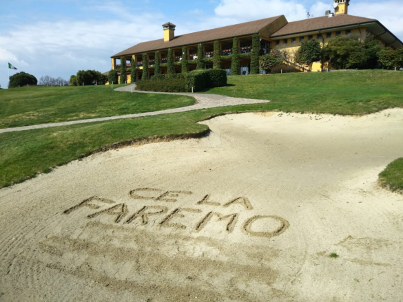 Agrate Conturbia, 16 marzo 2020 -Uno dei bunker sulle buche conclusive dei tre percorsi del Golf Club Castelconturbia