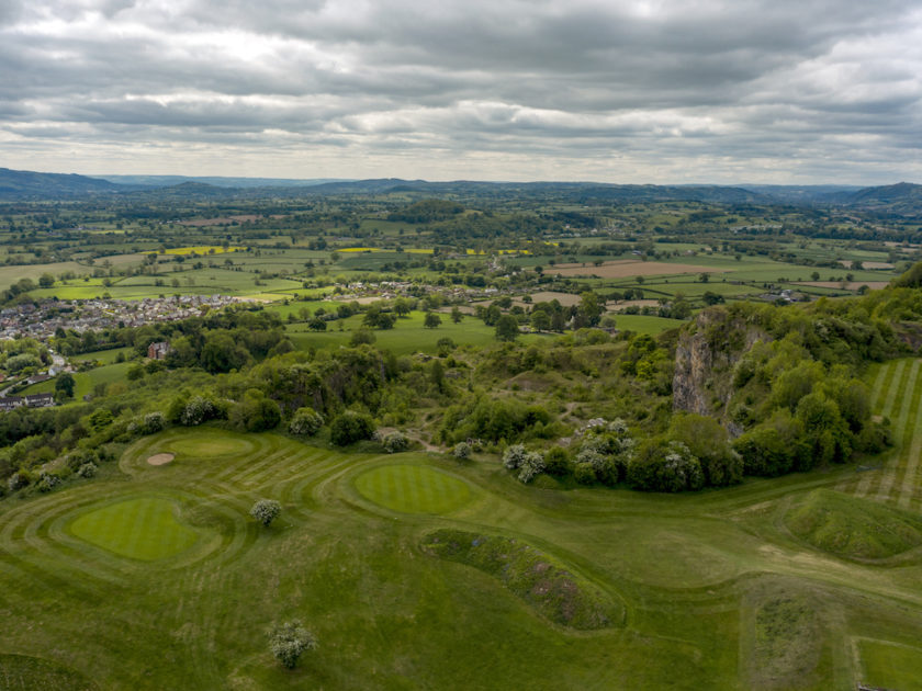 Llanymynech Club, un campo a metà