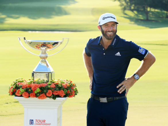 Una stagione da ricordare per Dustin Johnson, che lo sta confermando ai vertici assoluti del Grande Golf. Nella foto, eccolo con la coppa per il vincitore della FedEx Cup, vinta per la prima volta quest'anno