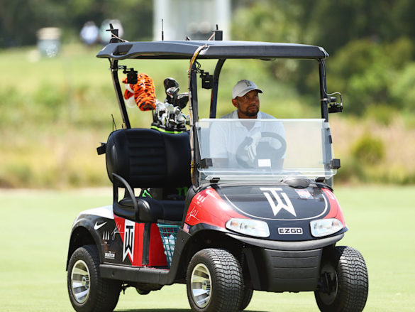 Tiger Woods al volante del suo golf cart in occasione di The Match: Champions For Charity, al Medalist Golf Club, Florida. (Photo by Mike Ehrmann/Getty Images for The Match)