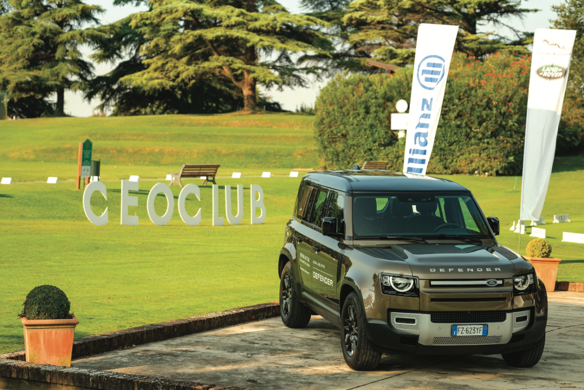 La Land Rover Defender,  che a Verona ha catalizzato l’attenzione dei tanti  appassionati di motori  e delle quattro ruote