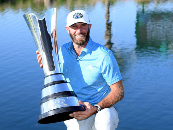 Dustin Johnson con il trofeo del Saudi International powered by SoftBank Investment Advisers al Royal Greens Golf and Country Club della King Abdullah Economic City, in Arabia Saudita. (Photo by Ross Kinnaird/Getty Images)