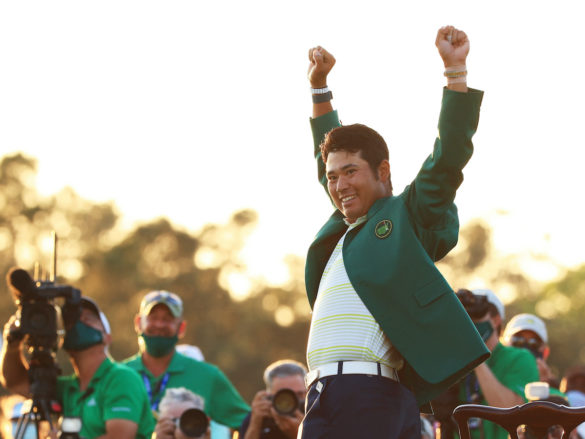 Hideki Matsuyama con la magica giacca verde dopo la sua vittoria al Masters 2021