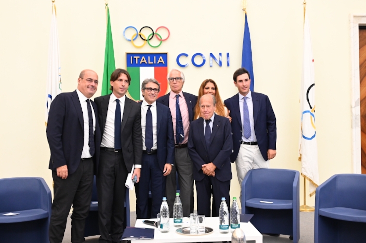 Foto di gruppo dei relatori assieme a Lavinia Biagiotti e Filippo Celli
