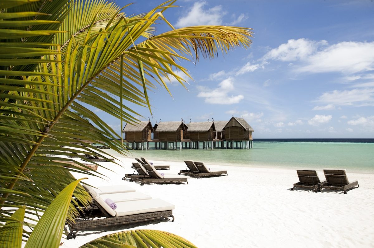 Constance Moofushi, Maldive