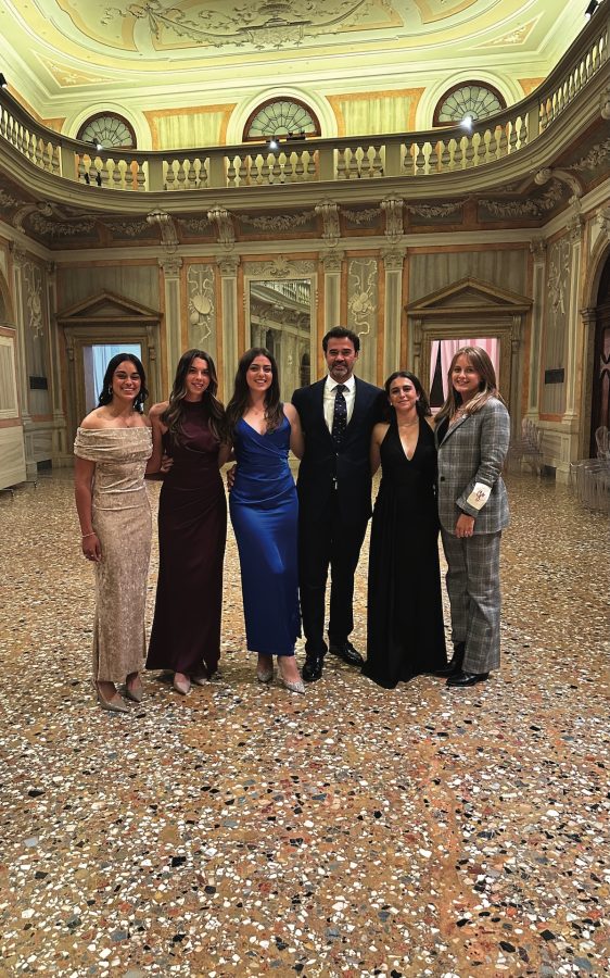 Da sinistra, Natalia Aparicio, Matilde Partele, Chiara Cornetti, il presidente di Asolo Golf Christian Benetton, Noa Zocco e Sveva Gherardi al Monaco Gran Canal di Venezia